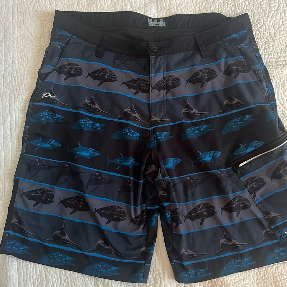 Men’s HUK performance shorts, size 38, EUC